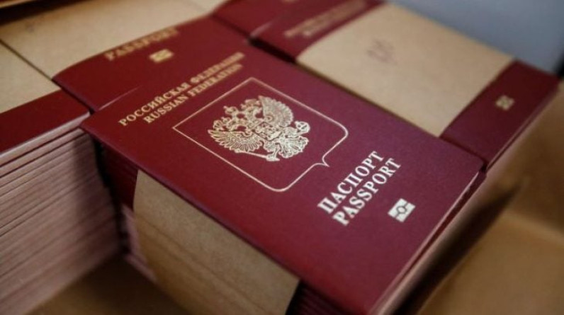 تقرير: 300 ألف أوكراني حصلوا على جوازات سفر روسية منذ بداية الحرب